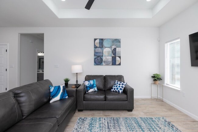 Building Photo - FOR LEASE - MODERN COMFORT MEETS PRIME LOC...