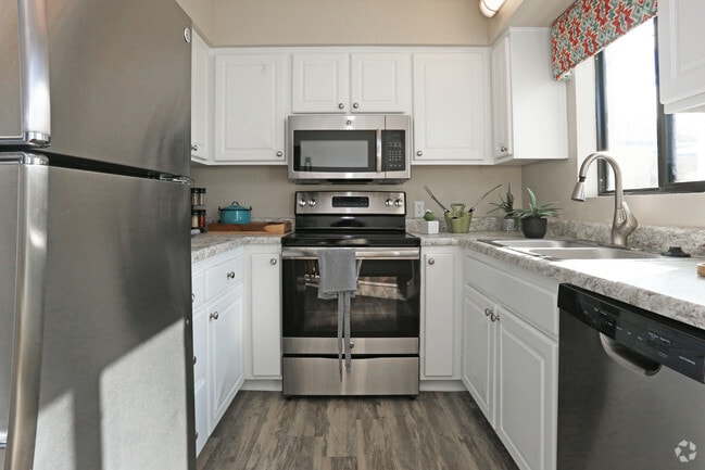 1BR, 1BA - Laguna 619 SF - The Rev Apartment Homes