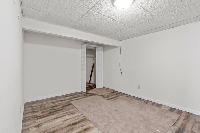 Building Photo - Spacious 4-Bed, 3-Bath Family Home