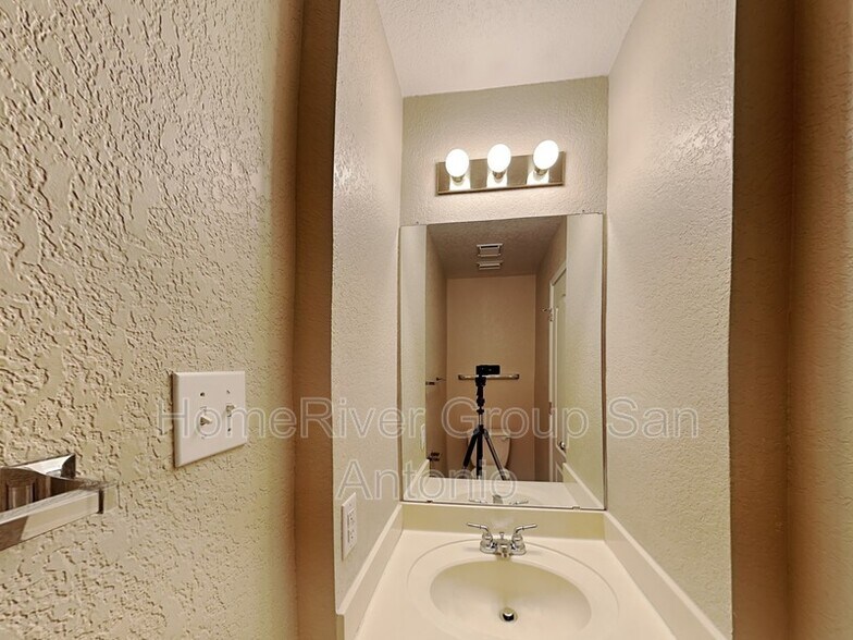 Building Photo - 51 Kenrock Ridge