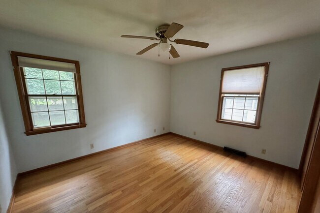 Building Photo - Large 3 Bedroom Home in North Ames just of...