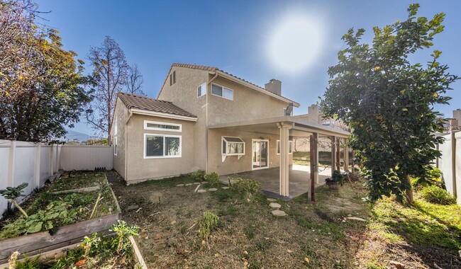 Building Photo - Beautiful Updated Home Close to Park