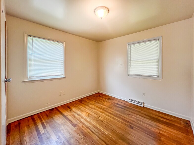 Building Photo - 1811 Owens Ct