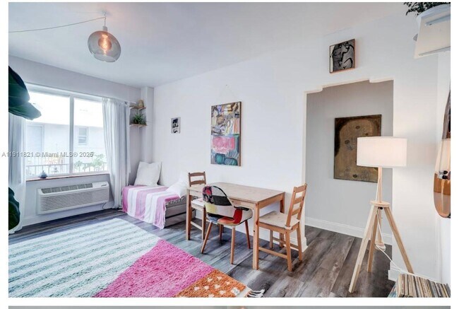 Building Photo - 320 80th St