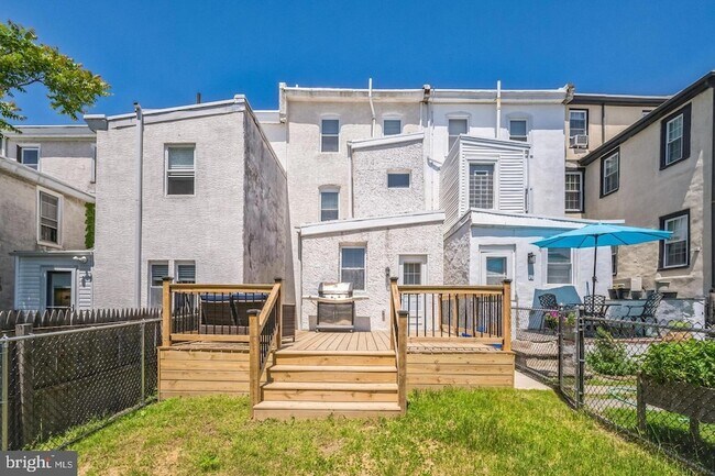 Building Photo - 126 Ripka St