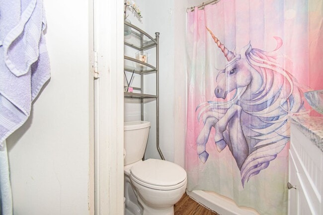 Building Photo - Charming 4 Bed 3.5 Bath Townhome