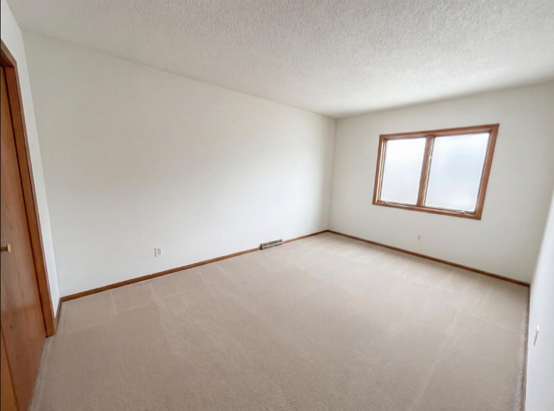 Building Photo - 14012 Underclift St NW