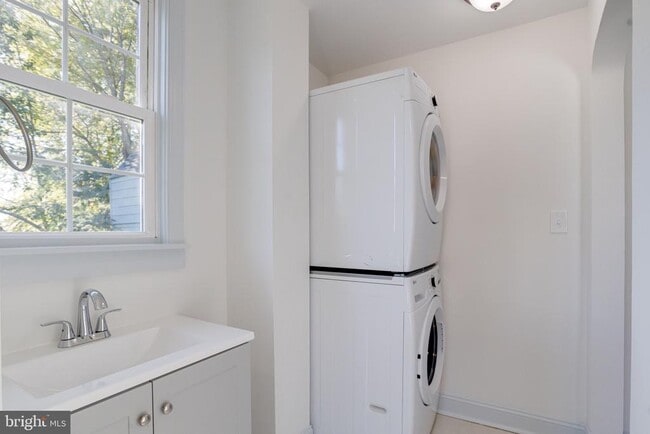 Building Photo - 5717 Station Rd