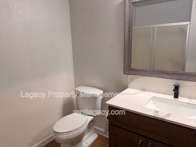 Building Photo - 7 Lancaster Cir