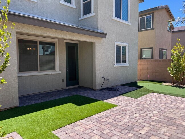 Building Photo - 3 Bedroom Single Family home - Gated community