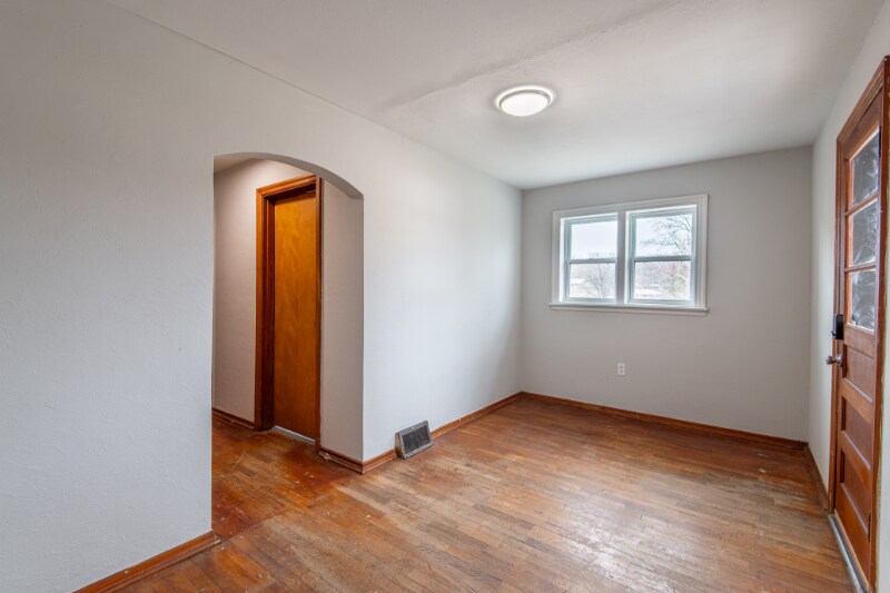 Building Photo - 601 Riverview Dr