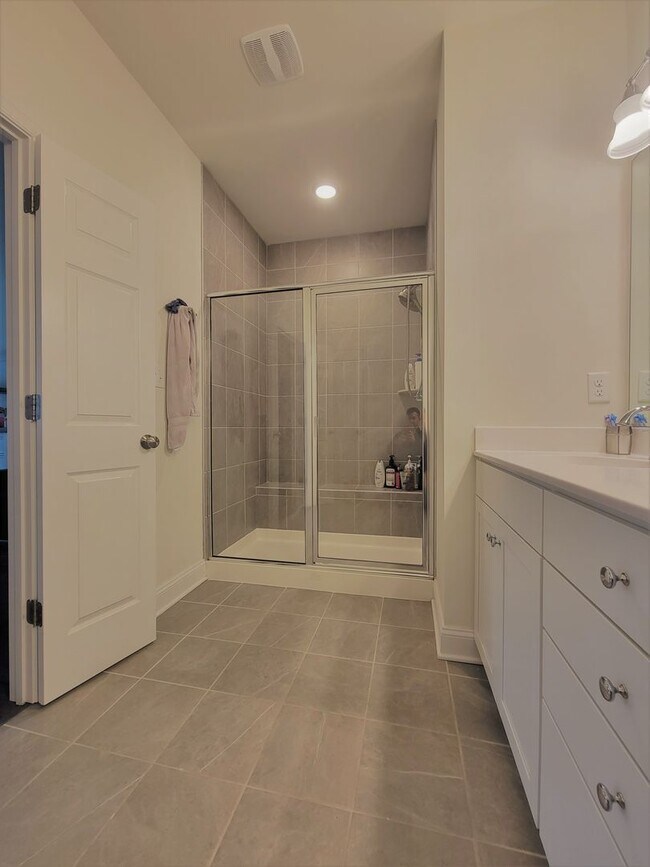 Building Photo - Beautiful end unit townhouse in Cosby Village with loads of extras.