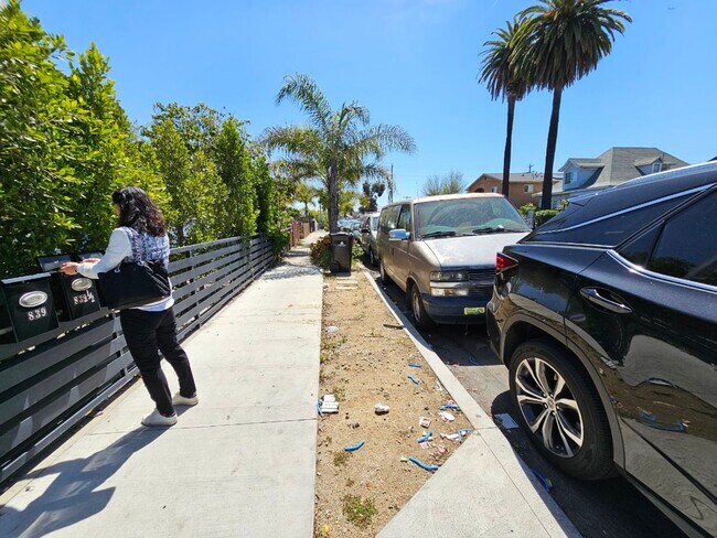 Building Photo - 32(839)