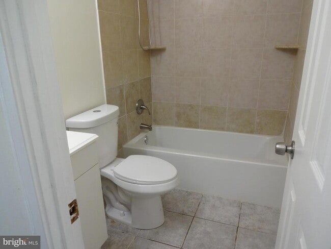 Building Photo - 2829 Cambridge Dr