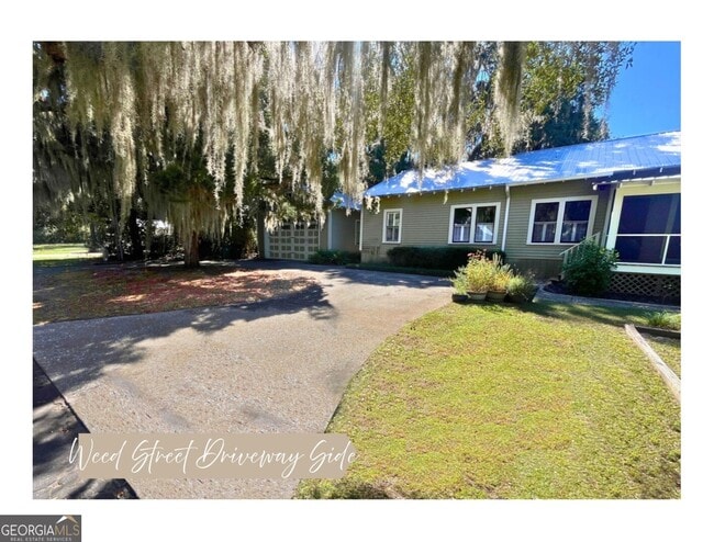 Building Photo - 208 Bartlett St