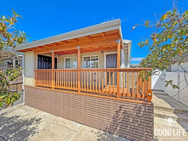 Building Photo - Cozy 2 bedroom, 1 bathroom home in North Park!