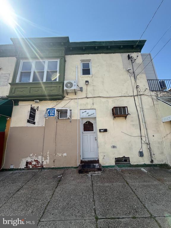 Building Photo - 2600 S 6th St