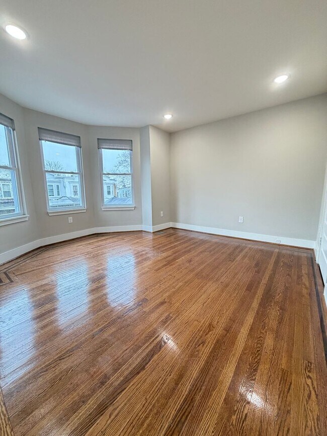 Building Photo - ??? NEWLY RENOVATED 3 BEDROOMS & 2.5 BATH HOUSE LOCATED IN HADDINGTON