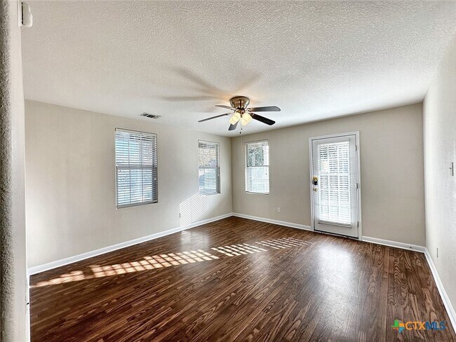 Building Photo - 148 Rush Haven
