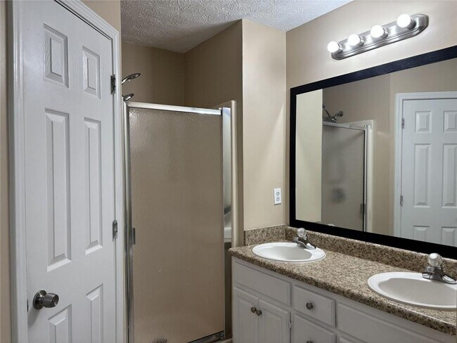 Building Photo - 3410 Camens Ct NE