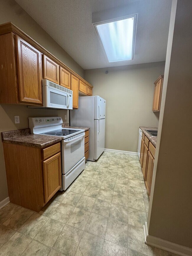 Building Photo - Spencers Crest Condominium