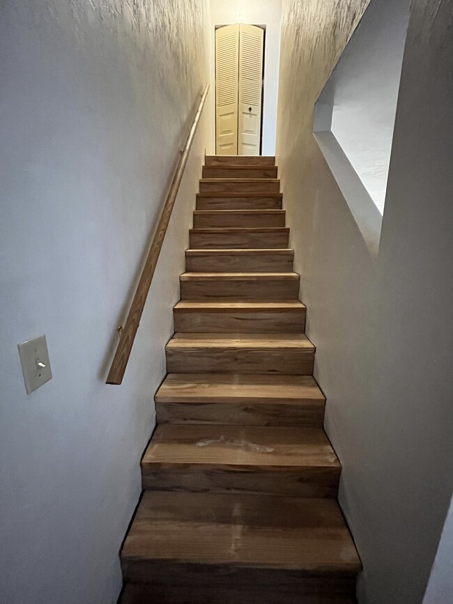 Building Photo - 2560 SW 31st Pl