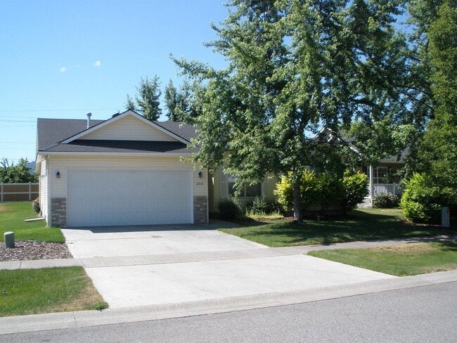 Building Photo - Must See!!!