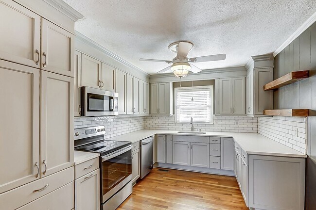 Building Photo - Beautifully Updated 4-Bed, 2.5-Bath Ranch Home in Belmont