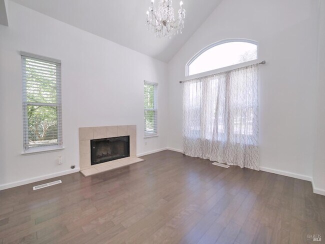 Building Photo - 3500 Crownridge Dr