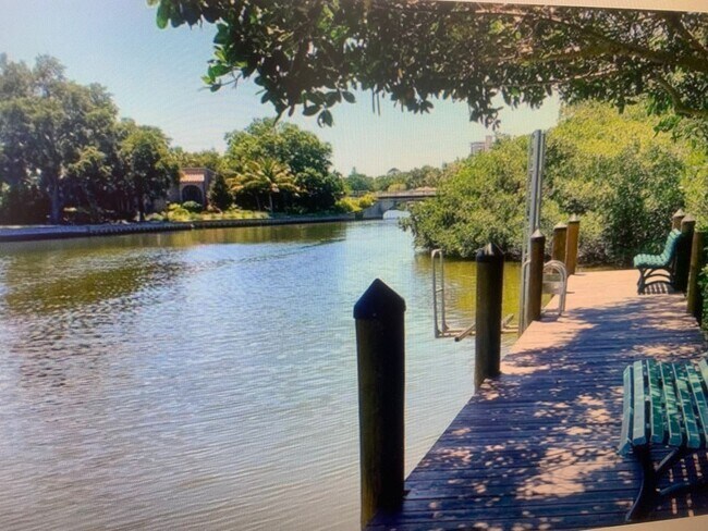 Building Photo - Annual Turnkey Ground floor Furnished Condo in downtown Sarasota