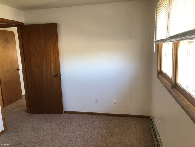 Building Photo - 2 br, 1 bath 4plex - 104 Philadelphia Stre...