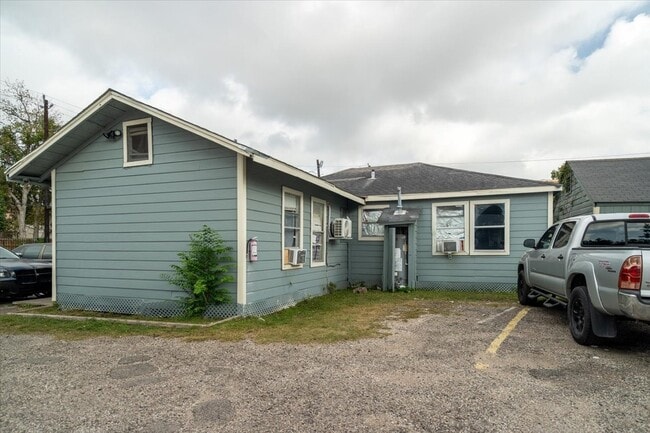 Building Photo - 13928 Bandera St