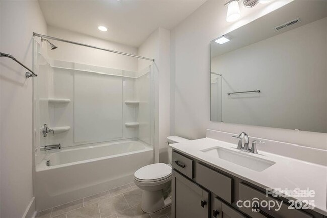 Building Photo - 1233 Eastway Dr