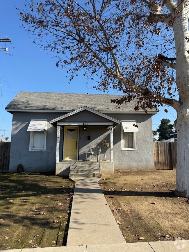 Building Photo - Darling 2 bedroom 1 bath Exeter Home