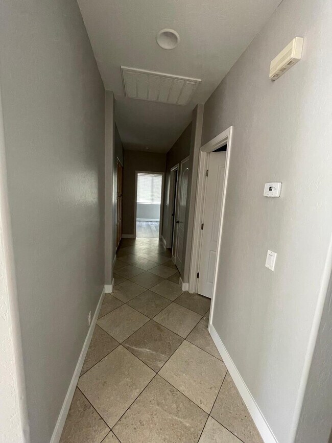 Building Photo - 2225 E Detroit St