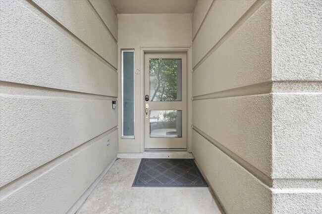 Building Photo - 2404 Fairview St