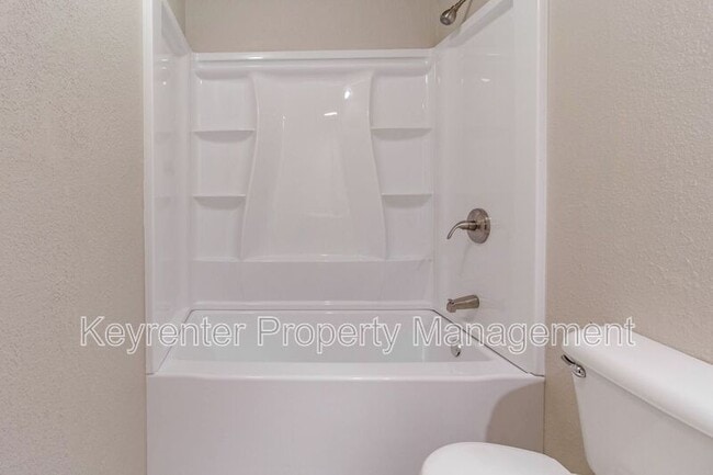 Building Photo - 732 Westridge Ct