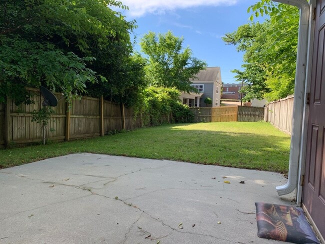 Building Photo - 907 Clarendon St~Haymount