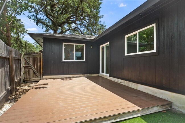 Building Photo - 3803 Alexandria Dr