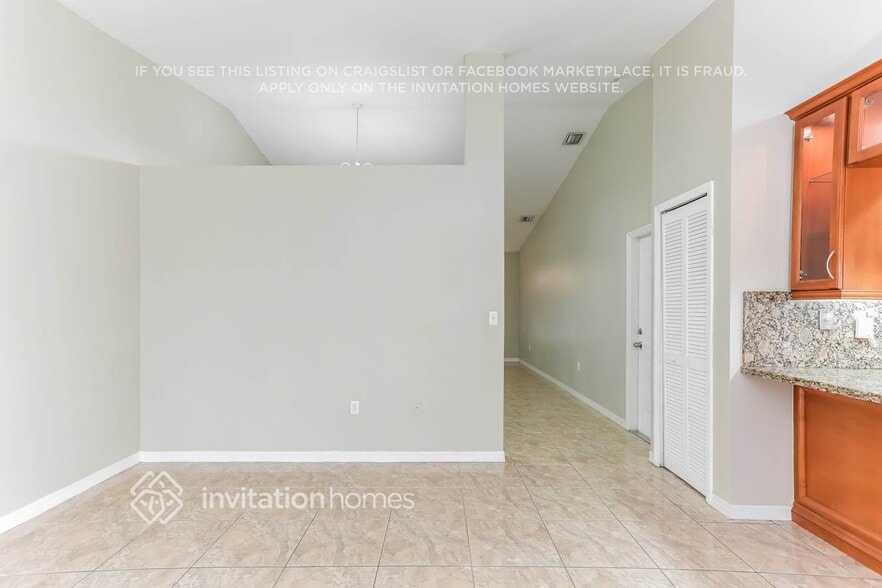 Building Photo - 5851 SW 163rd Pl