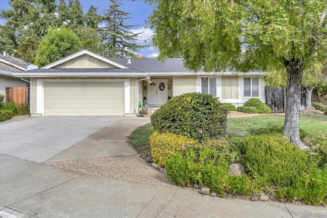 Primary Photo - Great Location! Great Schools! Month to Mo...