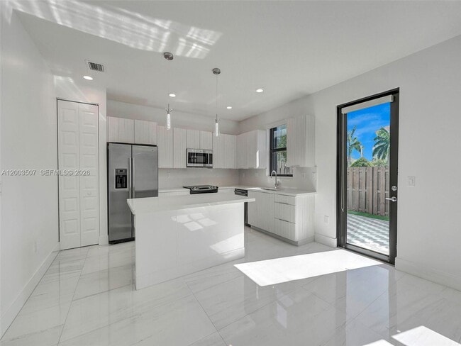 Building Photo - 10500 NW 78th Terrace