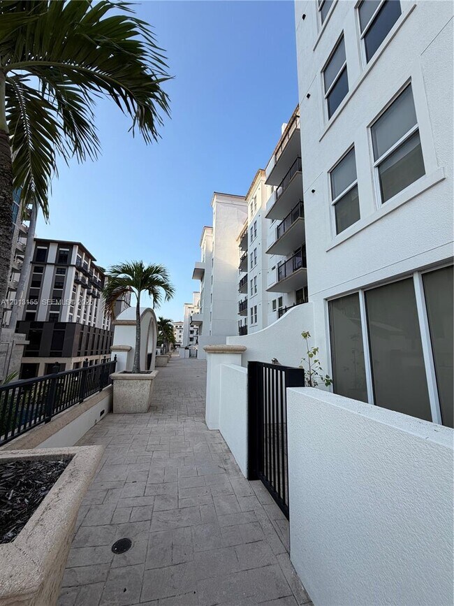 Building Photo - 4100 Salzedo St