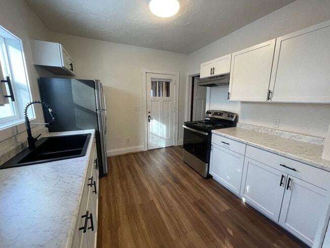 Building Photo - Click the “Apply Now” button or email wapmrentals@gmail.com for a prompt response.