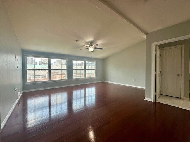 Building Photo - 2305 Worthington St