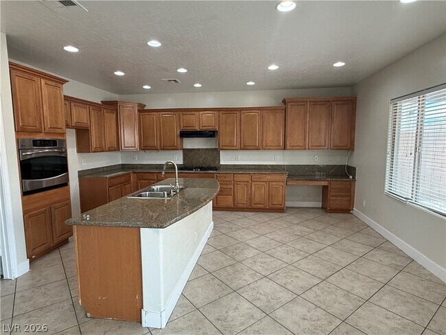 Building Photo - 7682 W Diablo Dr