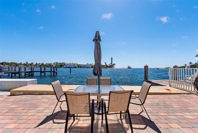 Building Photo - 2508 Bay Dr
