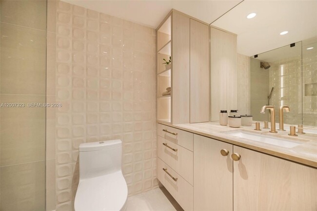 Building Photo - 2301 Collins Ave