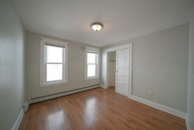 Building Photo - 15 Merrymount Ave