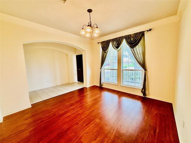 Building Photo - 1803 Stoneleigh Ct